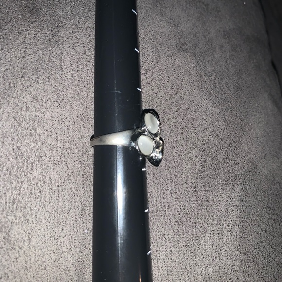 Costume jewelry ring silver colour with stones SZ 10 - Picture 3 of 4